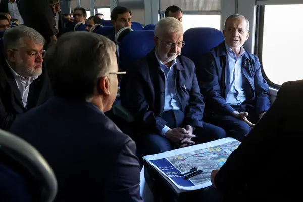 مسعود پزشکیان از خطوط راه‌آهن حومه‌ای تهران بازدید کرد