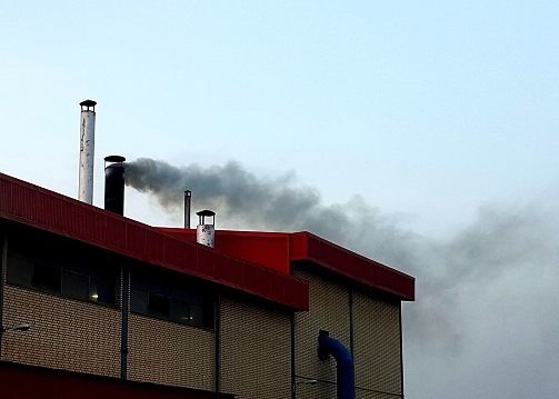صدور حکم قضایی برای یک واحد صنعتی آلوده کننده هوا در شهرستان شاهین شهر و میمه