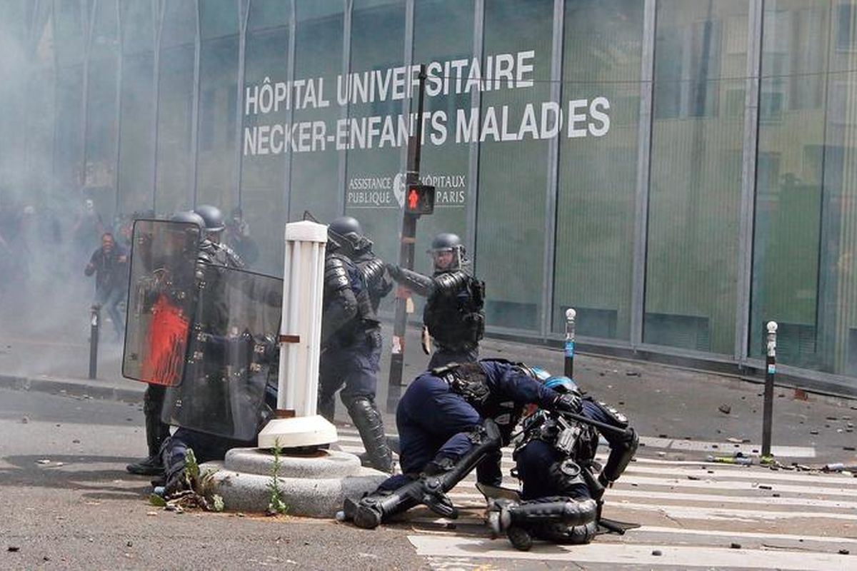 سه شنبه شب سخت برای دولت فرانسه / درگیری پلیس با معترضان / آتش زدن خودروها / شکستن شیشه فروشگاه ها