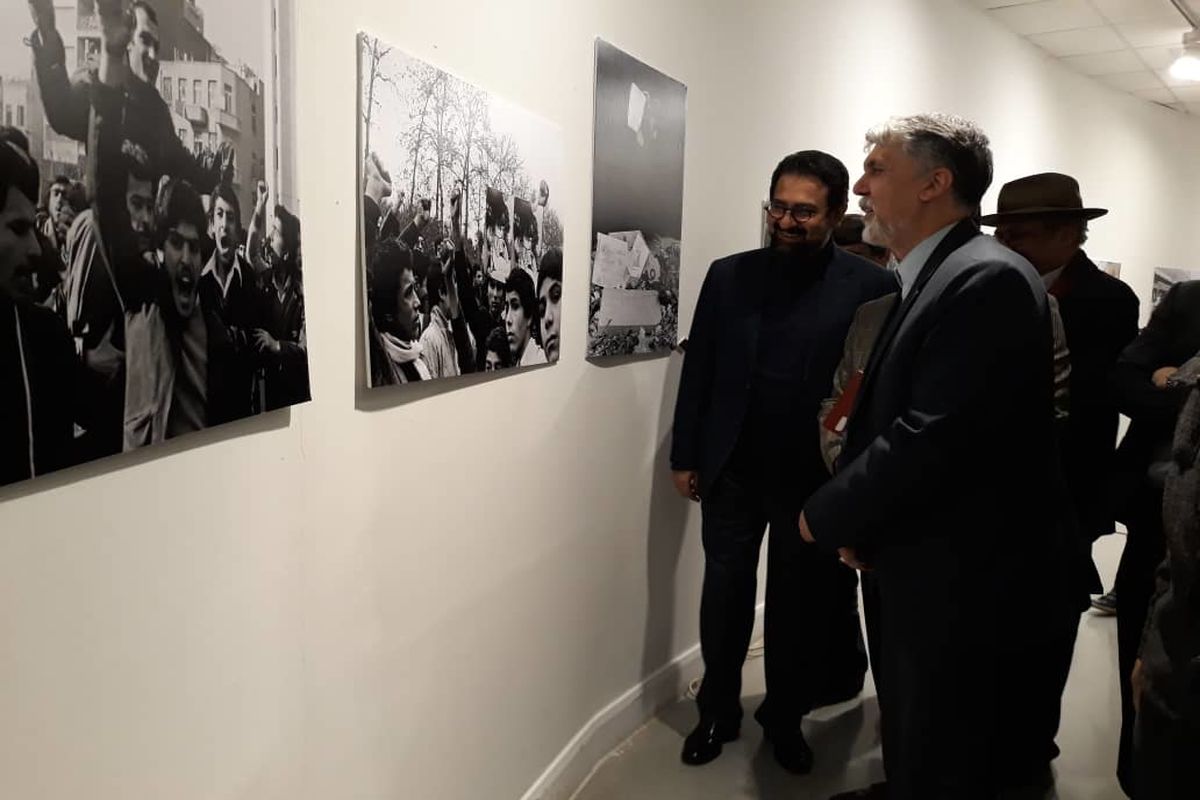 وزیر ارشاد در جشنواره تجسمی فجر حضور یافت / افتتاح نمایشگاه عکس روزهای انقلاب با عکاسان بزرگ