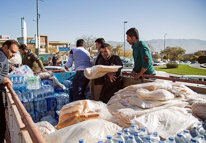 ارسال کمک‎های بسیجیان آزادشهر به مناطق زلزله‌زده ‌