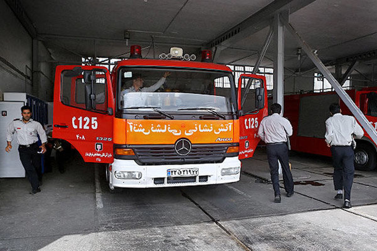 تجلیل از آتش نشانان فیروزکوه با حضور مسئولان شهر