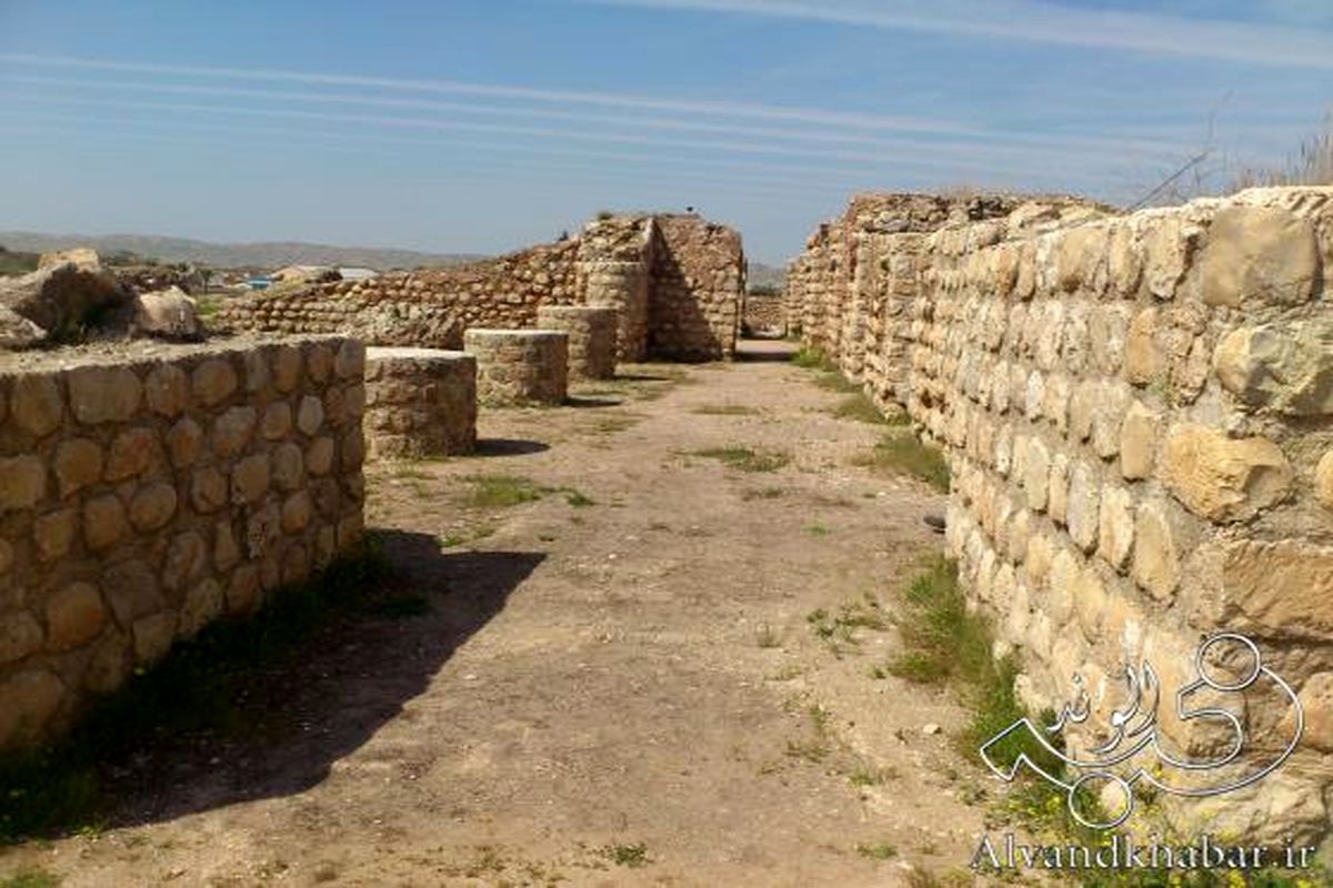 کاخ خسرو و بزرگ‌ترین سفره هفت‌سین جهان در انتظار گردشگران