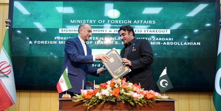 ۴ سند برنامه همکاری‌های تجاری ۵ ساله بین ایران و پاکستان امضا شد