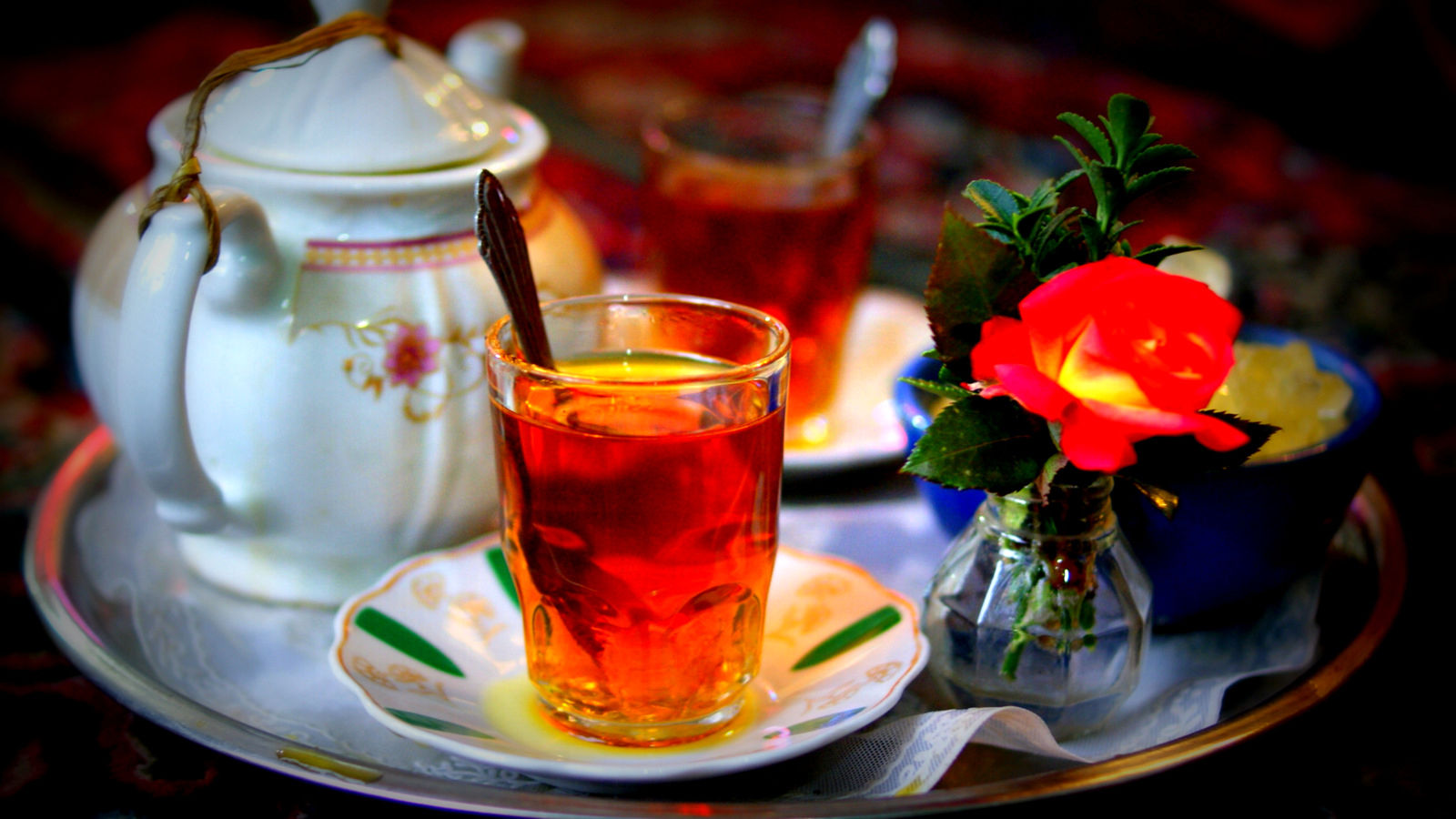 وجود اسانس‌های شیمیایی مضر در چای عطردار
