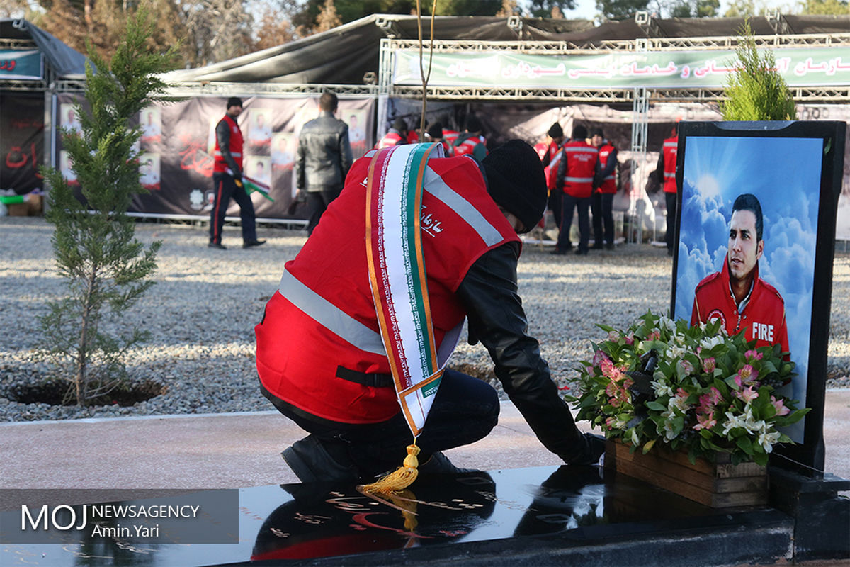 ۱۶ آتش نشان جان باخته در پلاسکو شهید خوانده شوند