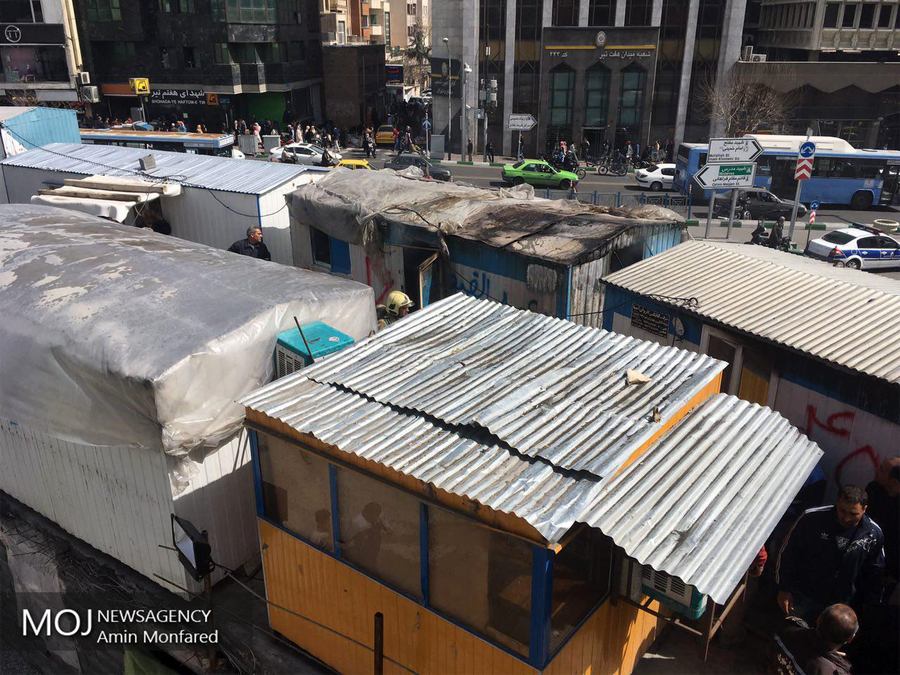 آتش سوزی کانکس کارگران مترو در میدان هفت تیر