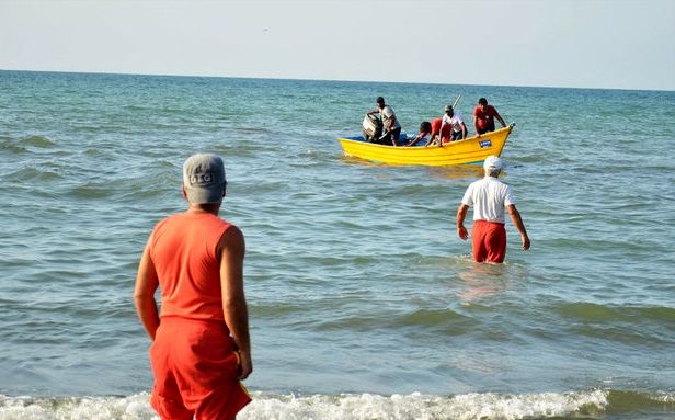 ۷۷ نفر از غرق شدن در دریای مازندران نجات یافتند
