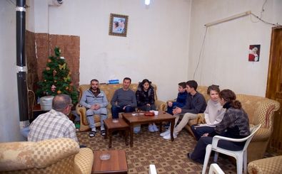 ملاقات بشار اسد و خانواده اش از یک سرباز مجروح سوری