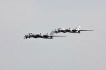 جنگنده های آمریکا 2 بمب افکن روسی را در حریم هوایی این کشور رهگیری کردند