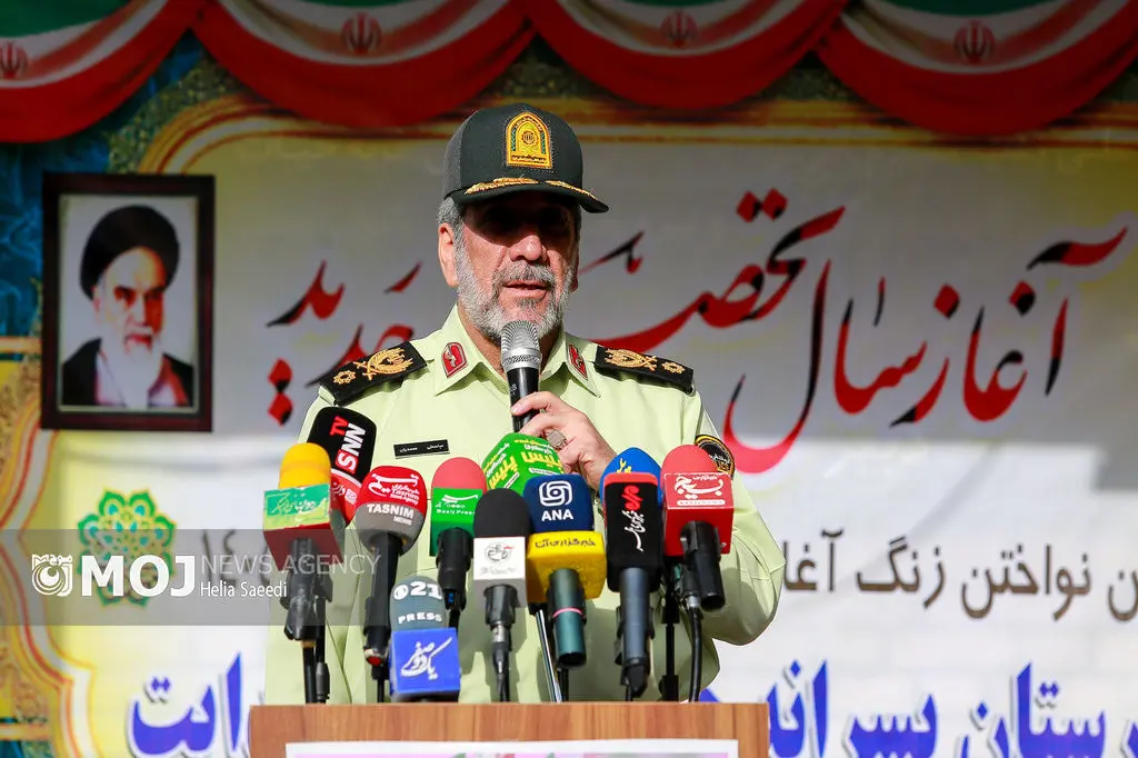 فرمانده انتظامی تهران بزرگ فرزند شهید شامی را تا کلاس درس همراهی کرد