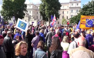 اعتراض مردم انگلیس به برگزیت در میدان ترافلگار  