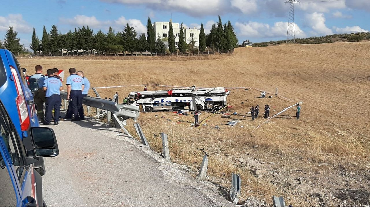 ۳۲ کشته و زخمی در واژگونی اتوبوس در ترکیه