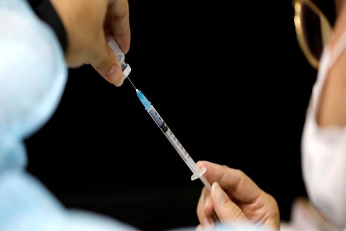 غربالگری روزانه و تزریق دوز سوم واکسن برای تمام کارکنان و کارمندان ادارات و سازمان‌ها الزامی است