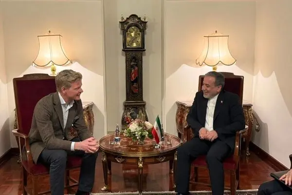 نماینده ویژه دبیرکل سازمان ملل متحد در امور یمن با وزیر امور خارجه در مسقط دیدار کرد 