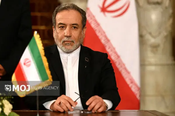 عراقچی دستور هسته‌ای ترامپ را «بازگشت به جنگ سرد» خواند