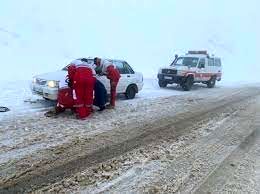 امدادرسانی به  130  نفر سرنشینان 44 خودرو در جاده های برفی استان مرکزی 
