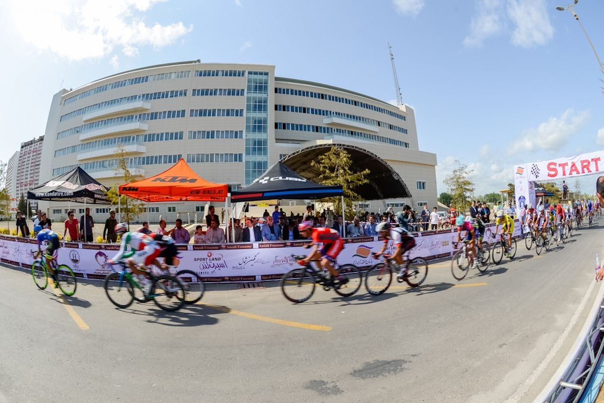 مسابقات دوچرخه سواری جایزه بزرگ قهرمانی کشور جام کاسپین در منطقه آزاد انزلی برگزار شد