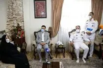 دیدار دریادار ایرانی با خانواده‌های شهدا و جانبازان اهل تسنن 