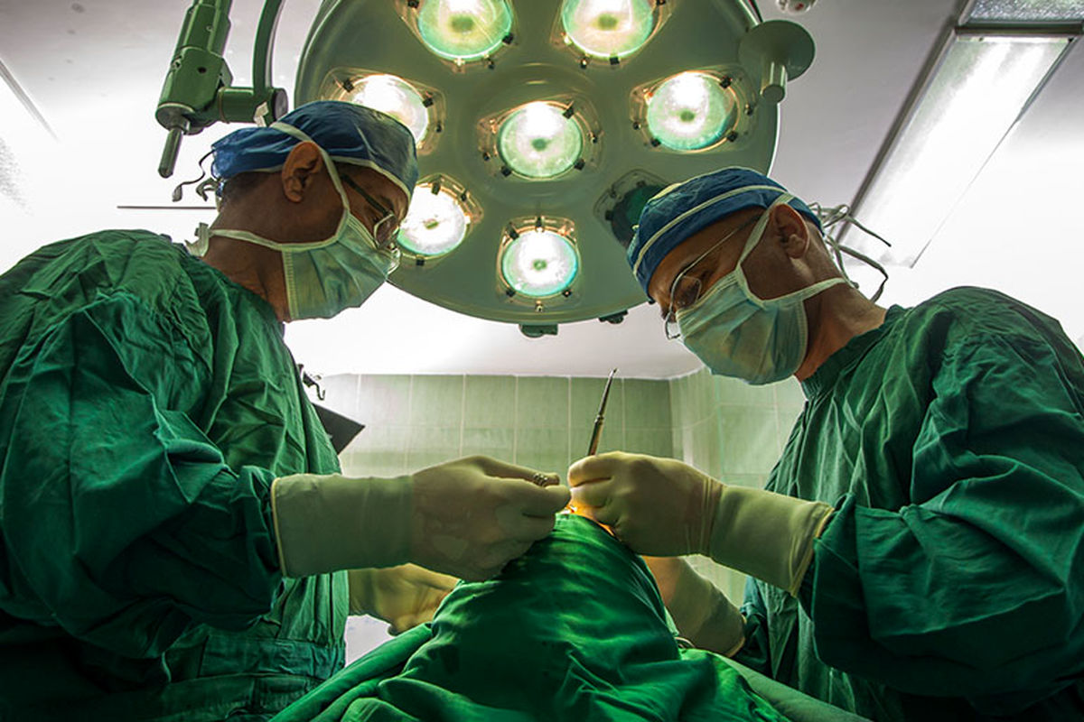 بازگشت بینایی بانوی 68 ساله آملی با جراحی آب مروارید سیاه در بیمارستان میناگر