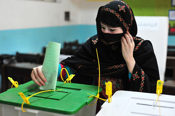عمران خان خود را پیروز انتخابات پاکستان اعلام کرد