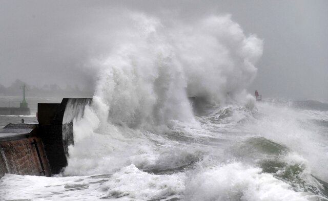 ممنوعیت دریاروی شناورهای صیادی به علت طوفان