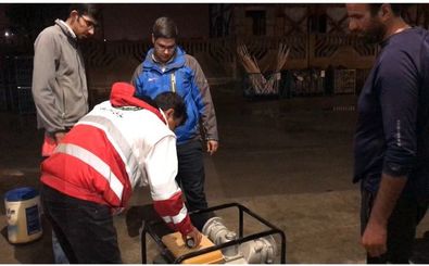 گزارش تصویری عملیات امدادرسانی هلال احمر یزد در رفع آبگرفتگی معابر  