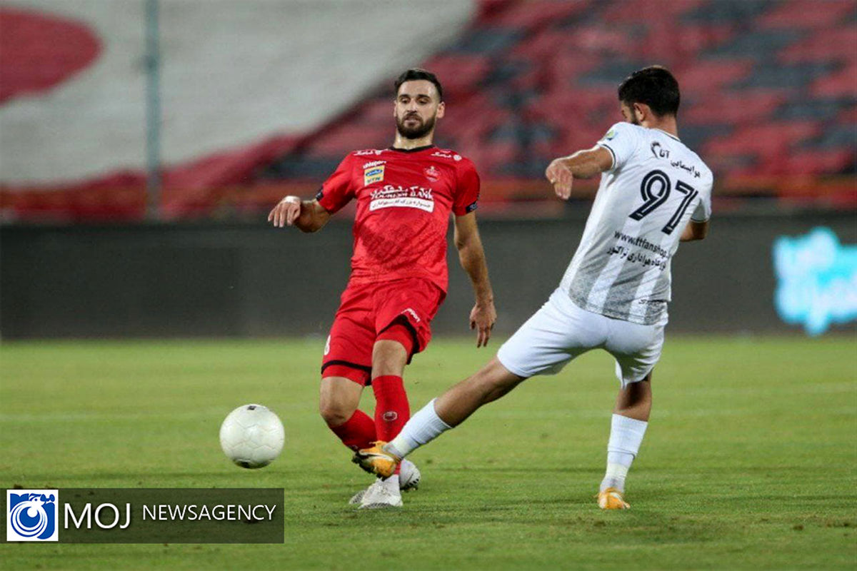 بازی فوتبال تراکتور و پرسپولیس نیمه تمام ماند