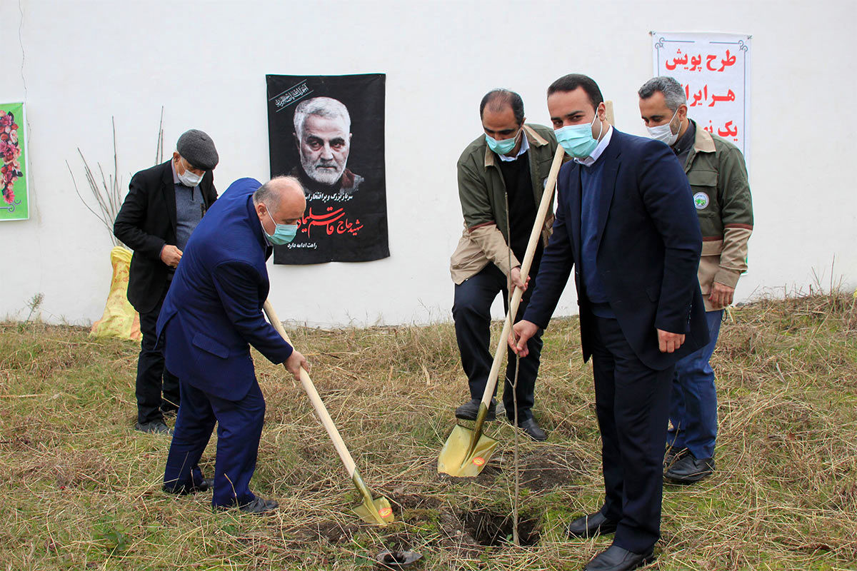 پویش مردمی «هر ایرانی یک درخت» در چالوس برگزار شد