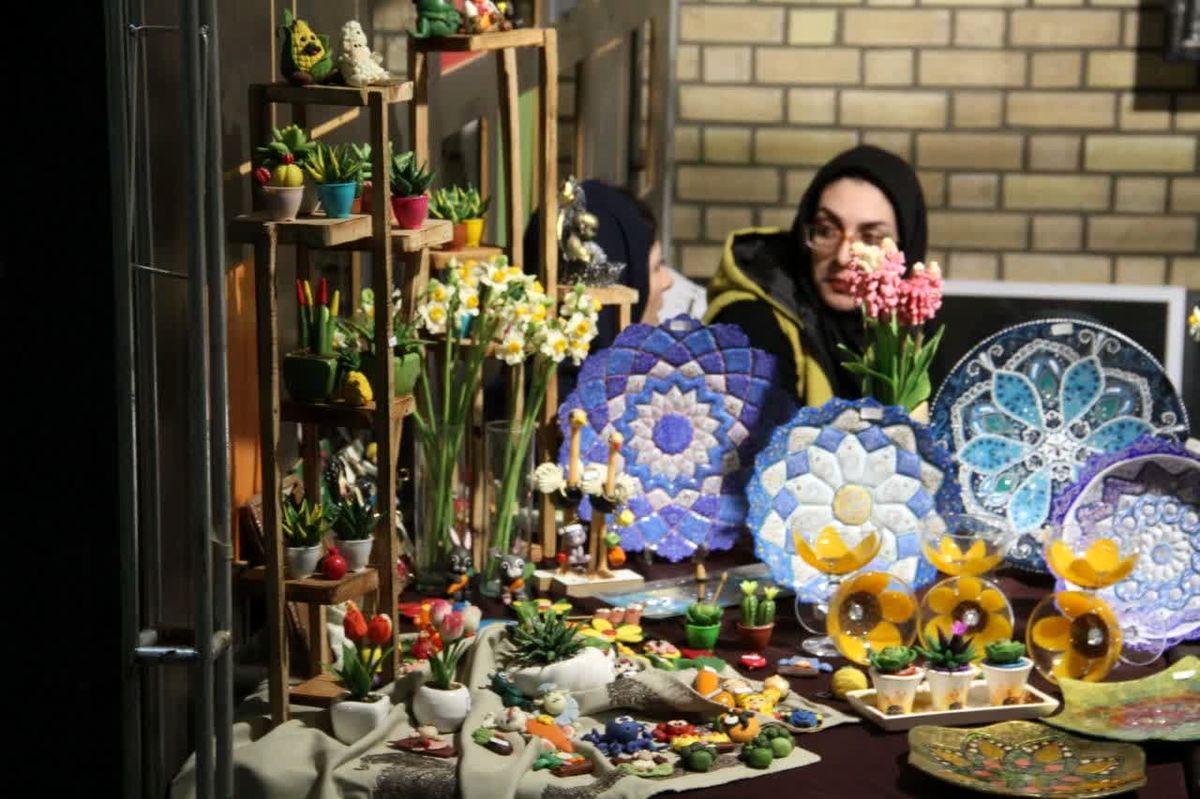 افتتاح نمایشگاه عرضه صنایع دستی و تولیدات خانگی بانوان در منطقه ۱۰ شهرداری اصفهان