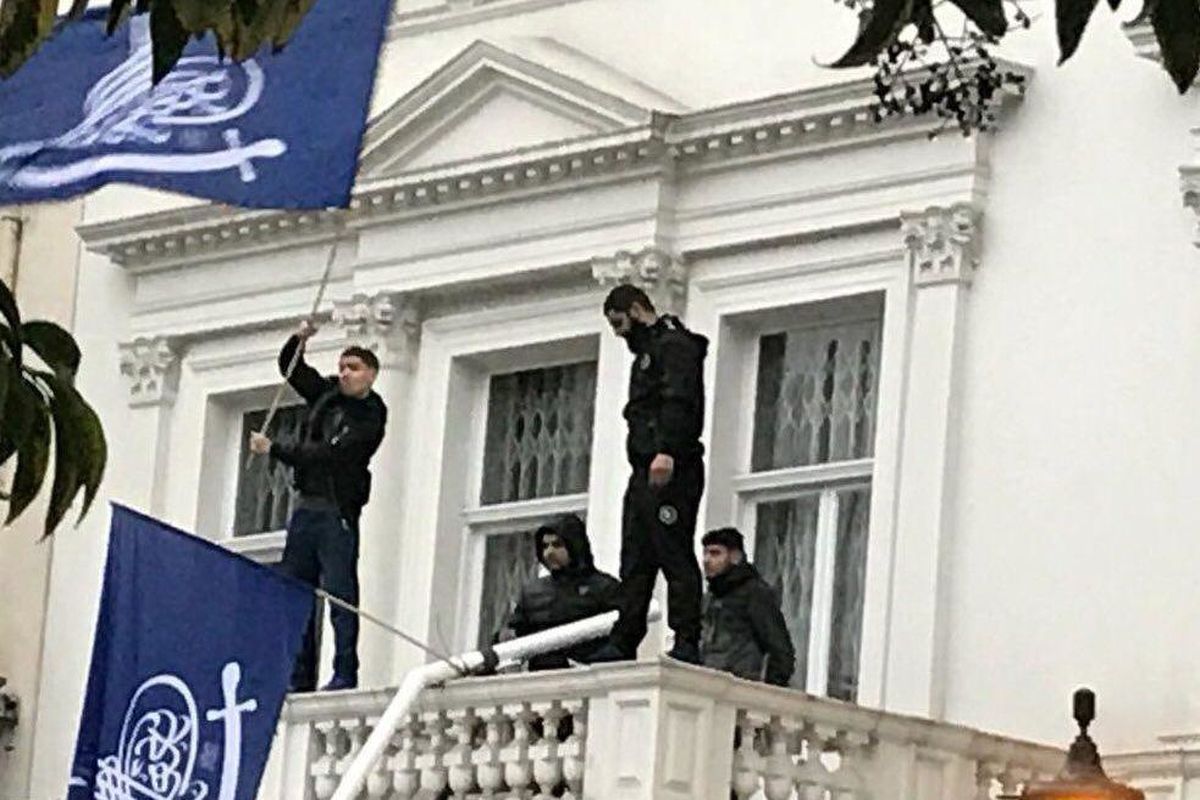 متعرضان به سفارت ایران در لندن دستگیر شدند