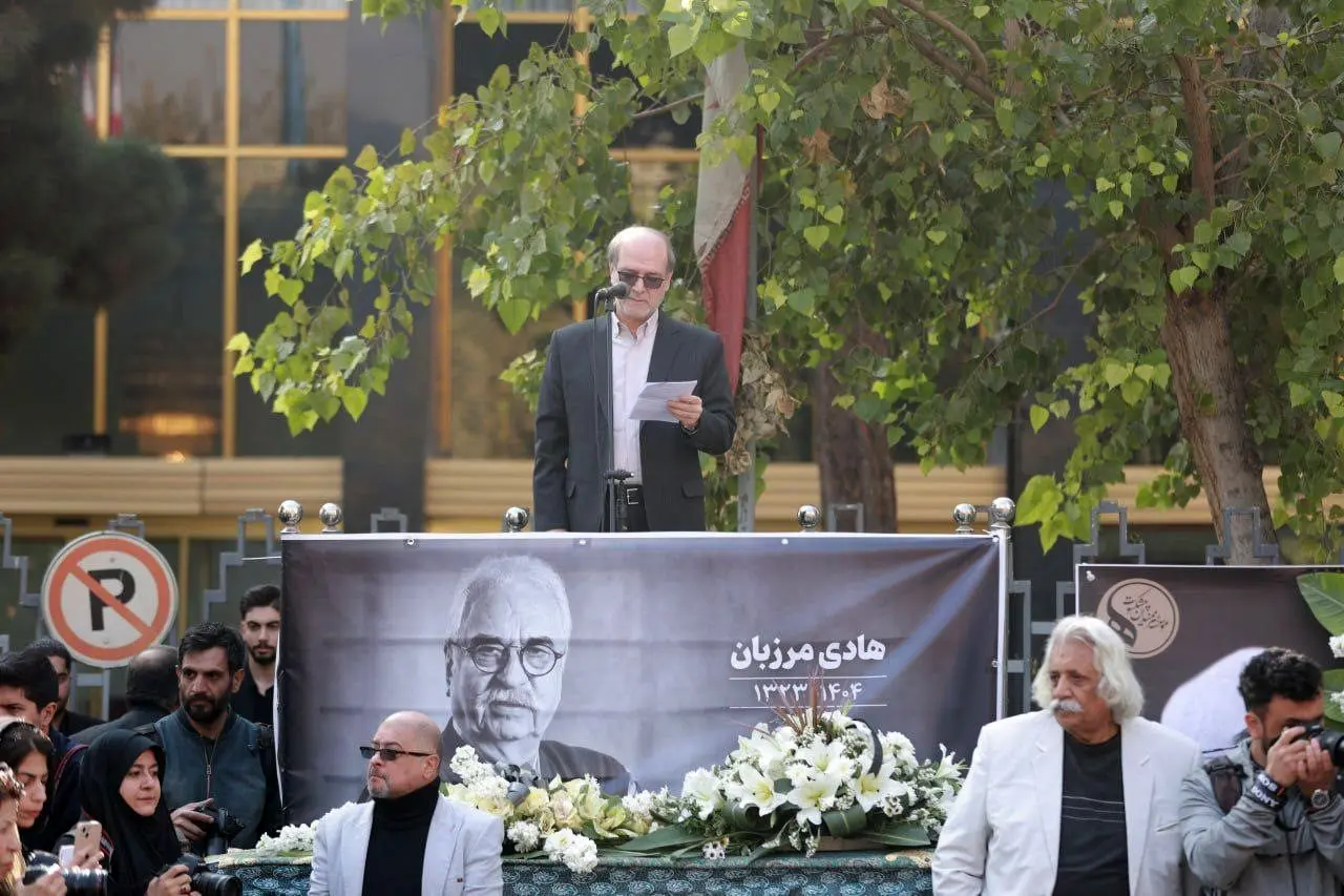 وداع تلخ اهالی تئاتر با هادی مرزبان در تالار وحدت