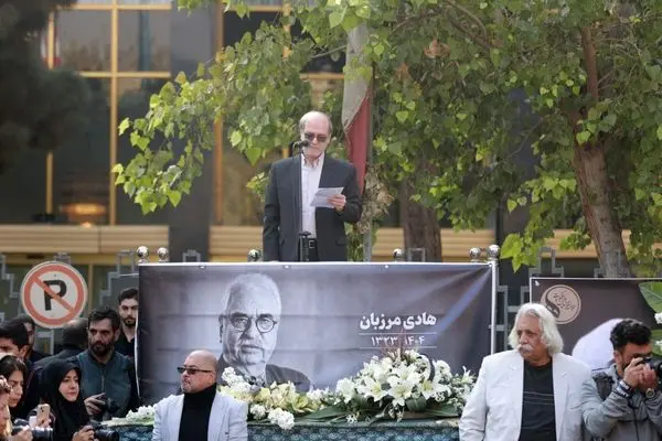 وداع تلخ اهالی تئاتر با هادی مرزبان در تالار وحدت