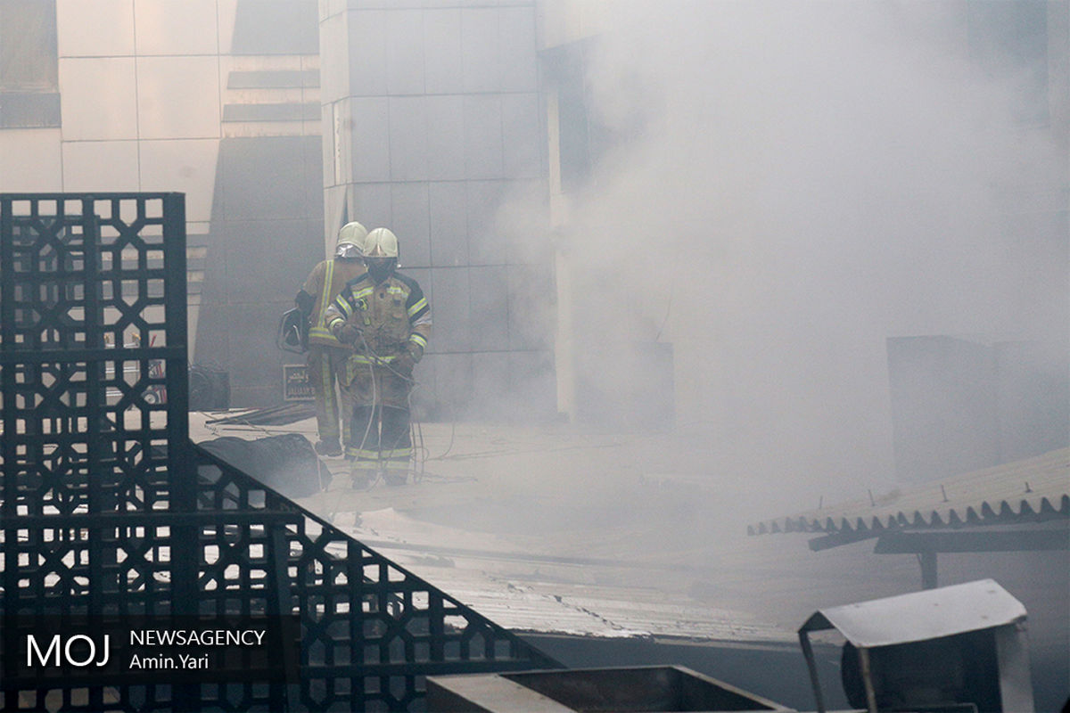 مهار کامل آتش سوزی در بازار مولوی تهران/ آتش سوزی خسارت جانی نداشته است